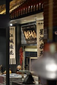 中式面馆装修效果图,餐饮品牌VIS+空间全案设计，兰州牛肉面馆“武功牛”店铺装修图